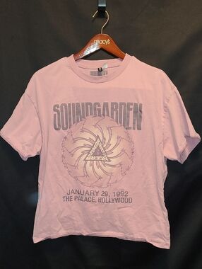 Soundgarden Graphic Tee in Light Pink 2024 Not Vintage